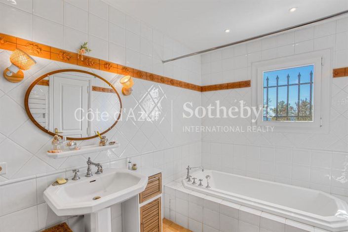 Image No.16-4 Bed House for sale