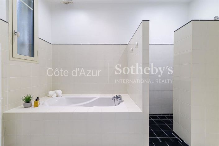 Image No.17-6 Bed House for sale