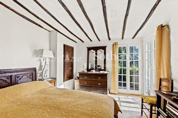 Image No.13-6 Bed Property for sale