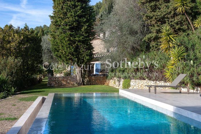 Image No.18-6 Bed Property for sale