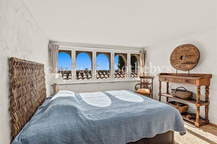 Image No.4-6 Bed Property for sale