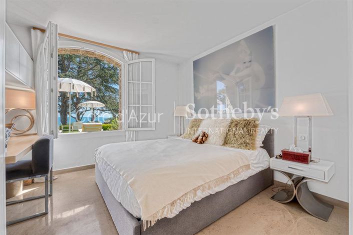 Image No.10-2 Bed Property for sale