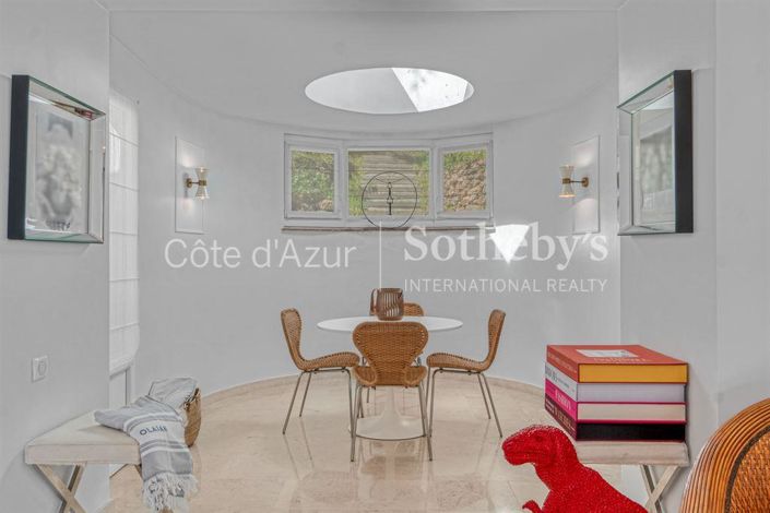 Image No.9-2 Bed Property for sale