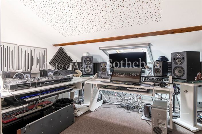 Image No.11-3 Bed Apartment for sale