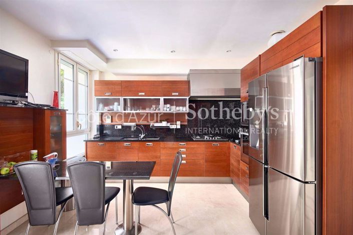 Image No.6-6 Bed Property for sale