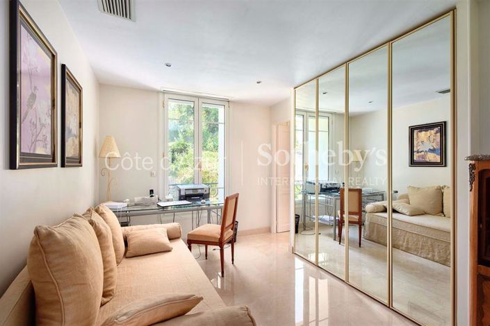 Image No.8-6 Bed Property for sale