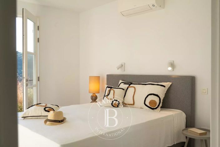 Image No.16-5 Bed House for sale