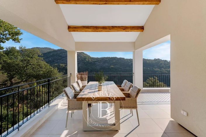 Image No.3-5 Bed House for sale