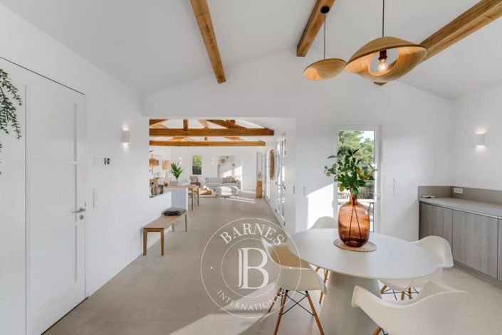 Image No.7-5 Bed House for sale