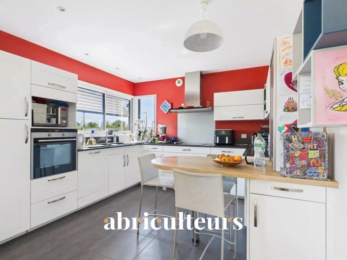 Image No.7-7 Bed House for sale