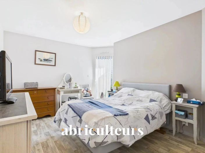 Image No.8-7 Bed House for sale