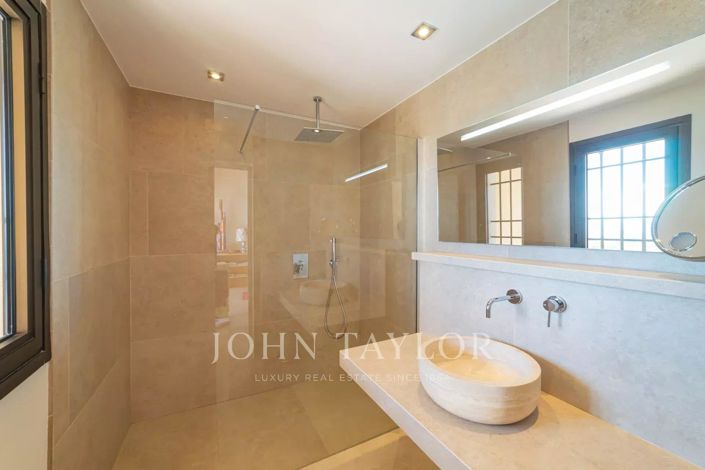 Image No.20-5 Bed House for sale