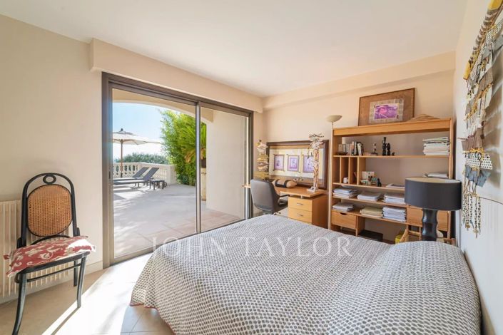 Image No.21-5 Bed House for sale