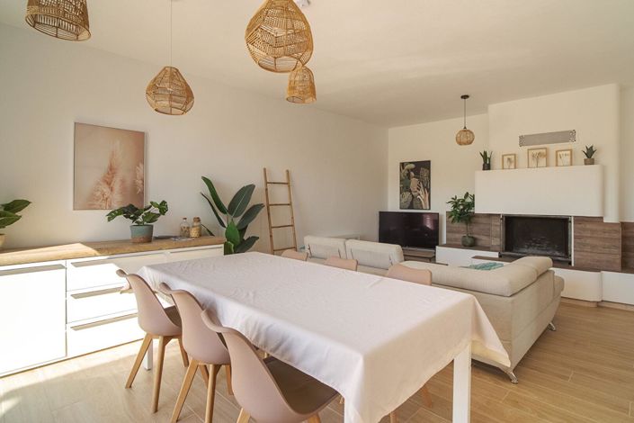 Image No.1-2 Bed House for sale