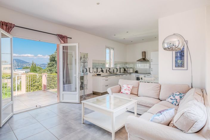 Image No.1-4 Bed House for sale