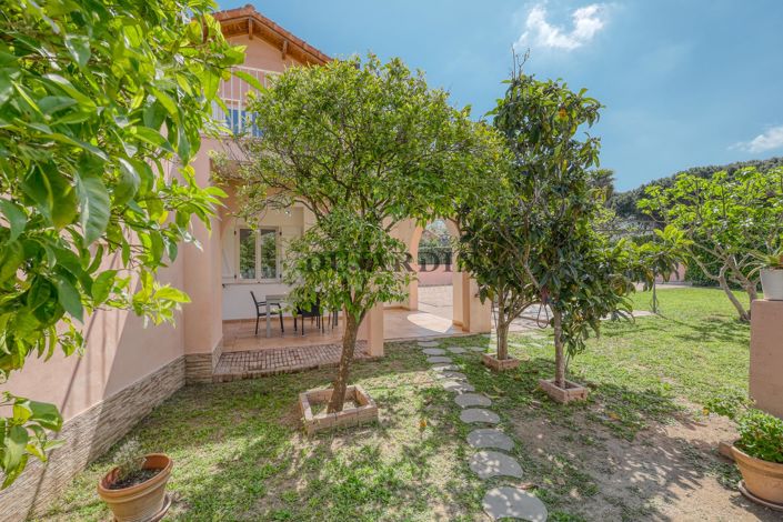 Image No.3-4 Bed House for sale