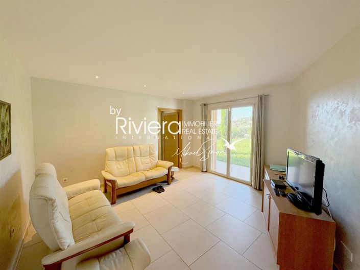 Image No.19-6 Bed House for sale