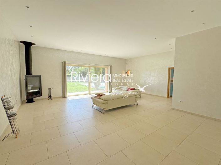 Image No.9-6 Bed House for sale