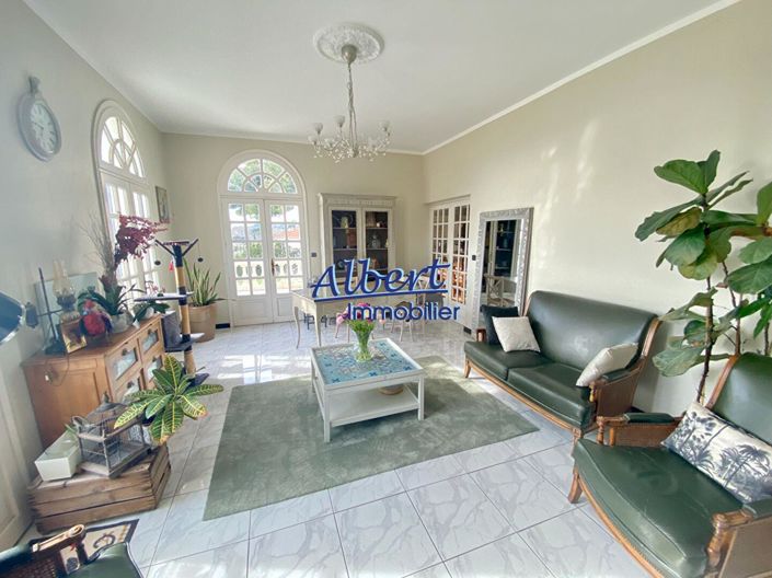 Image No.6-6 Bed House for sale