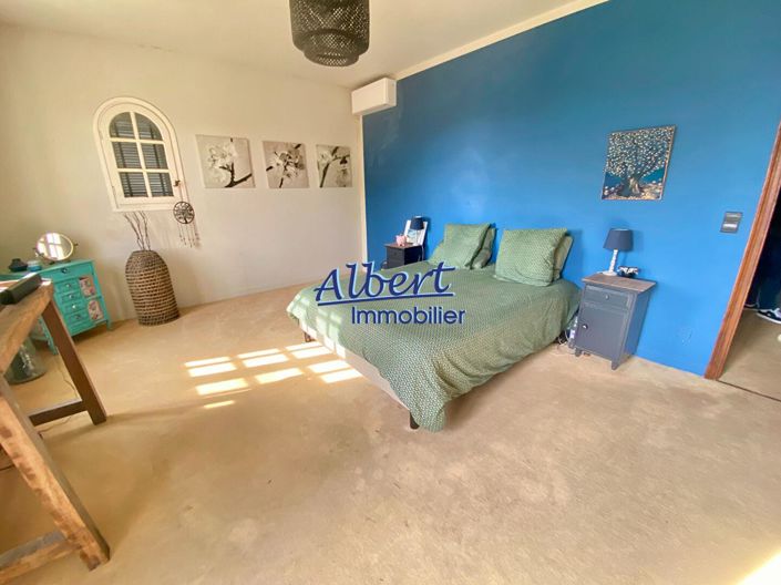 Image No.9-6 Bed House for sale