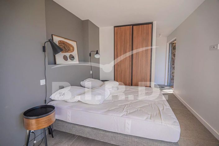 Image No.6-4 Bed House for sale