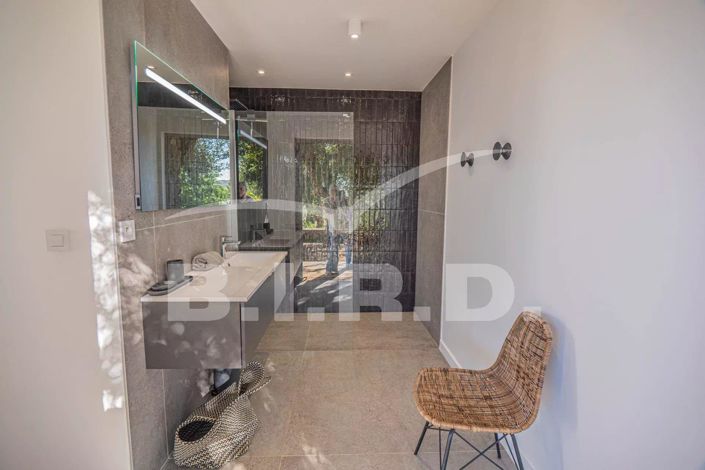 Image No.7-4 Bed House for sale