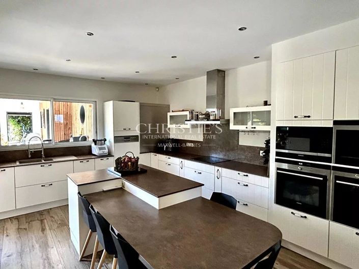 Image No.10-10 Bed House for sale