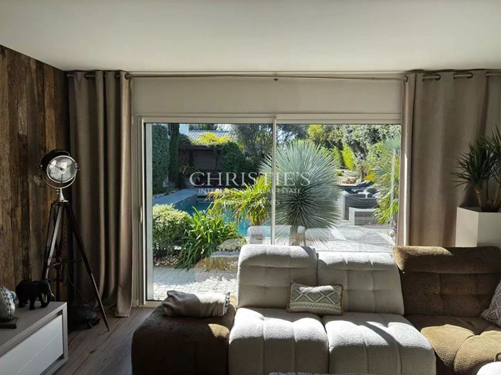 Image No.11-10 Bed House for sale