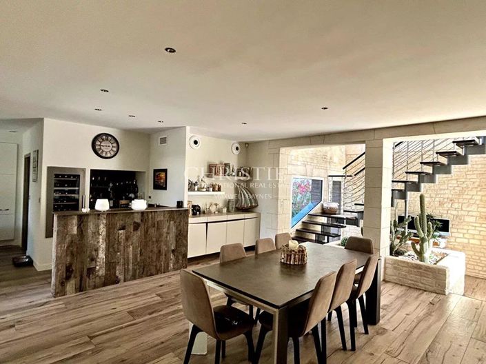 Image No.5-10 Bed House for sale