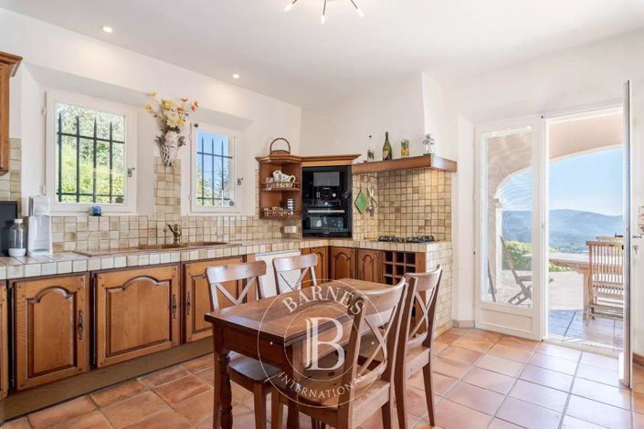 Image No.11-5 Bed House for sale