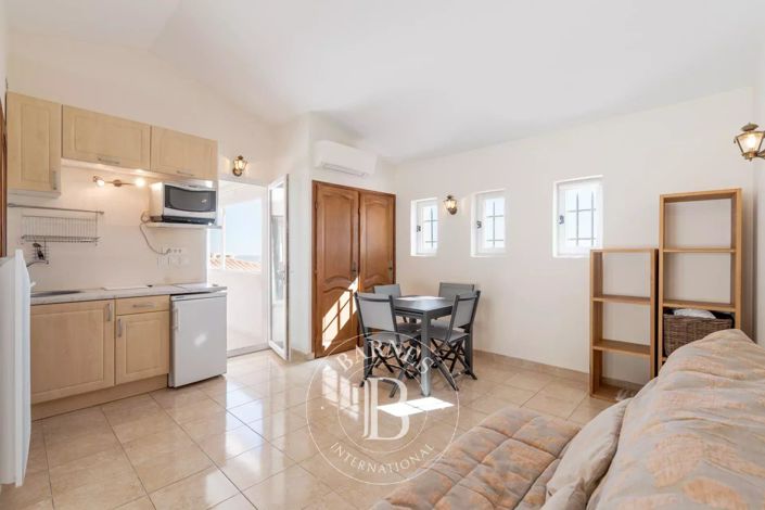 Image No.20-5 Bed House for sale