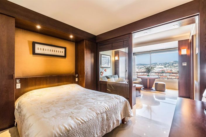 Image No.11-5 Bed Apartment for sale