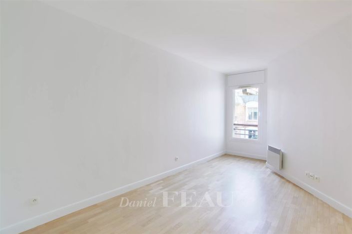 Image No.11-3 Bed House for sale