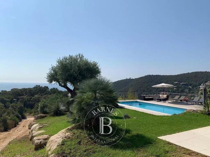 Image No.16-8 Bed House for sale