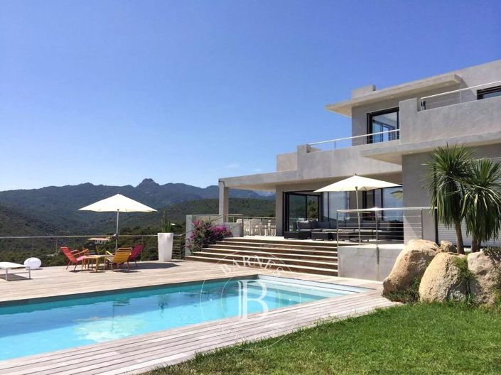 Image No.3-8 Bed House for sale