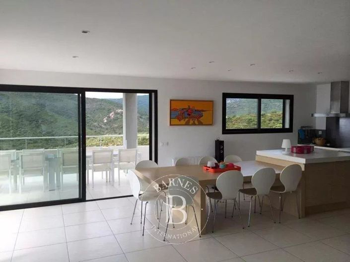 Image No.7-8 Bed House for sale