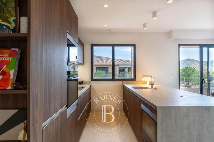 Image No.10-3 Bed Apartment for sale