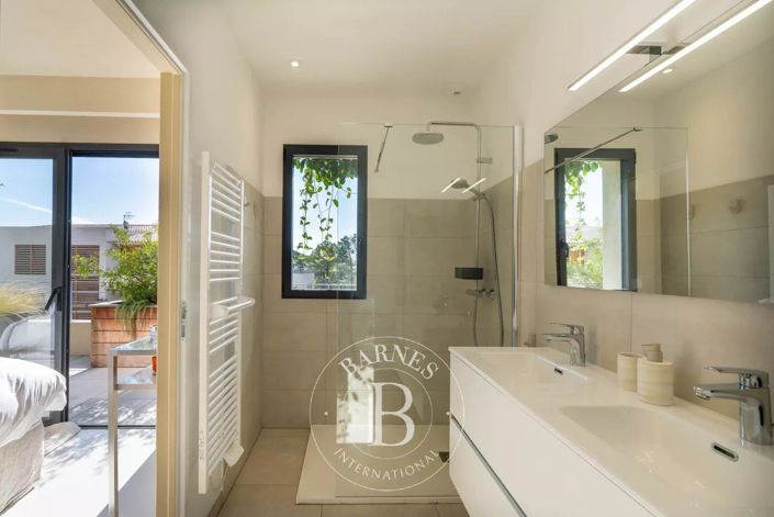 Image No.12-3 Bed Apartment for sale