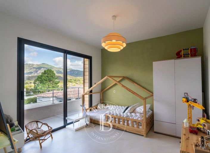 Image No.14-3 Bed Apartment for sale