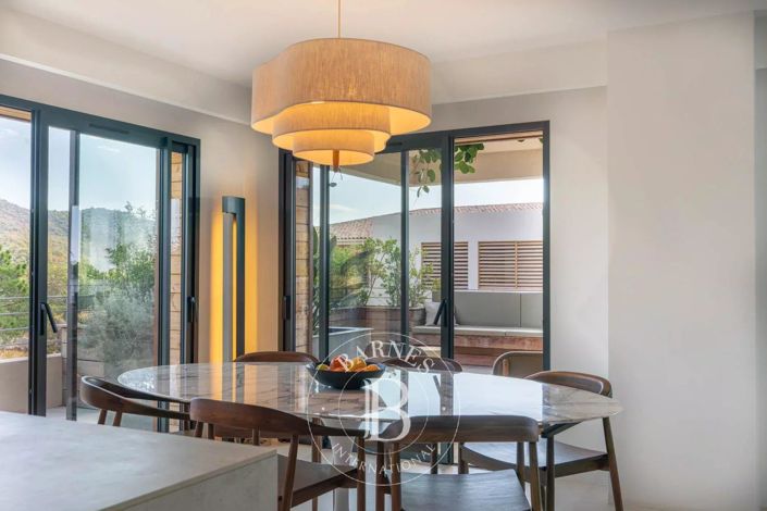 Image No.8-3 Bed Apartment for sale