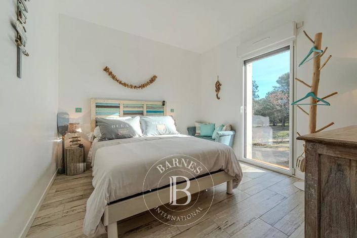 Image No.17-7 Bed House for sale