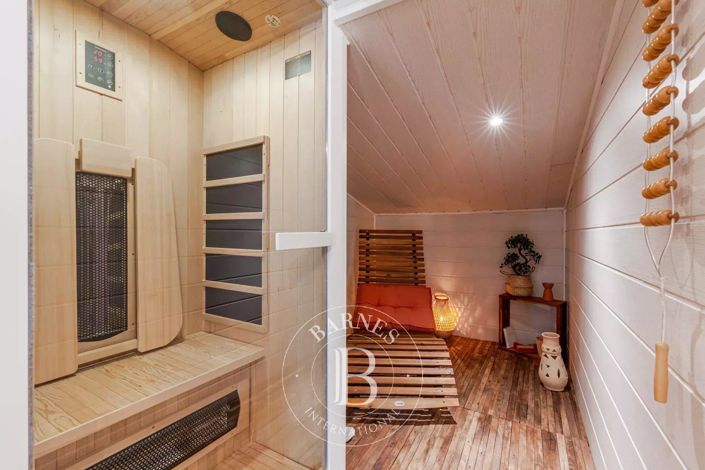 Image No.18-7 Bed House for sale