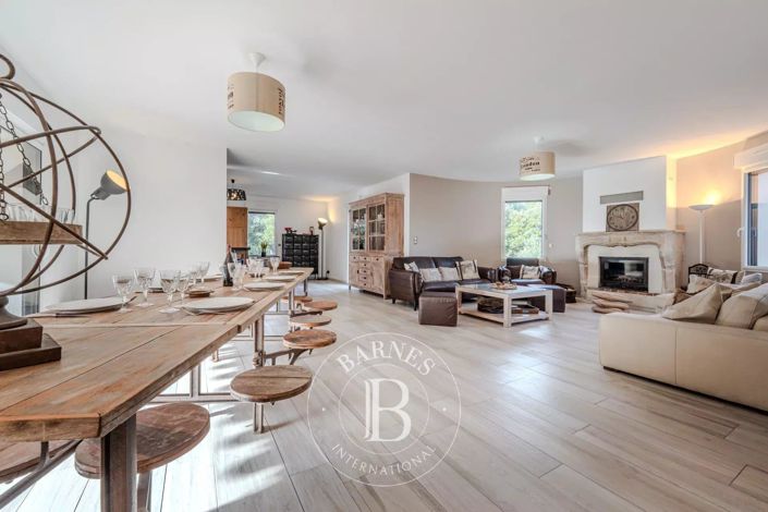 Image No.9-7 Bed House for sale