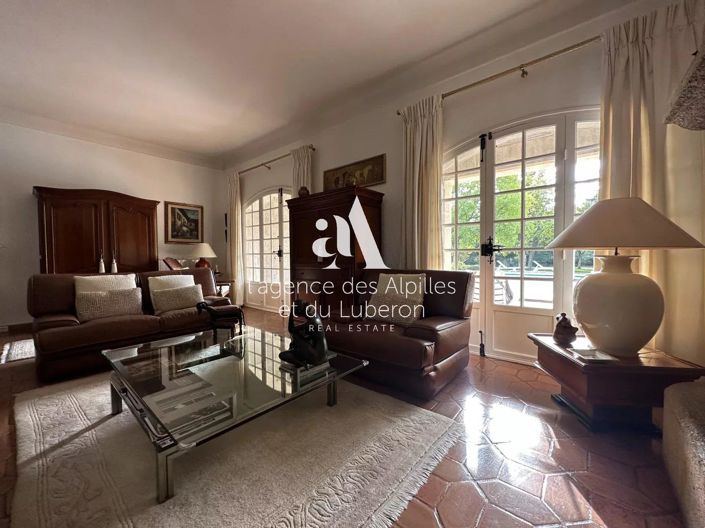 Image No.8-5 Bed House for sale