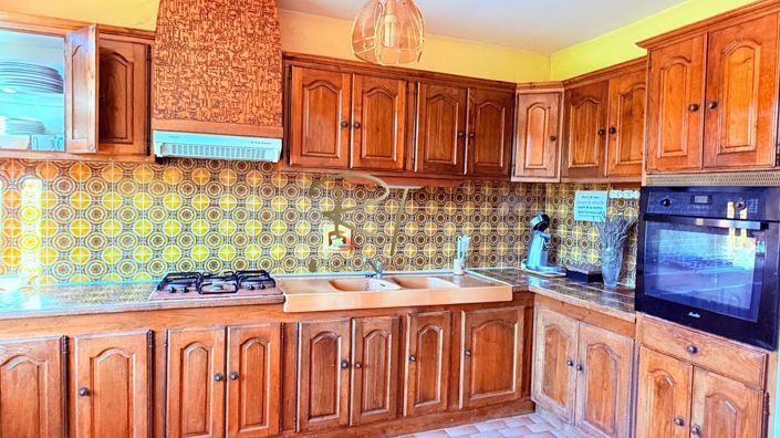 Image No.17-6 Bed House for sale