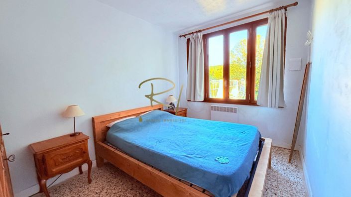 Image No.18-6 Bed House for sale