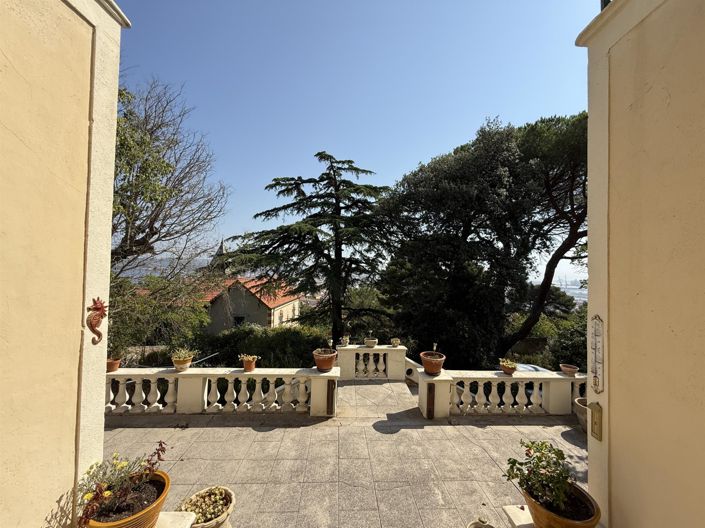 Image No.20-5 Bed House for sale