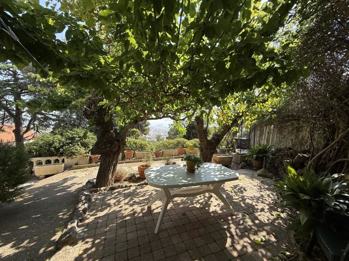 Image No.8-5 Bed House for sale