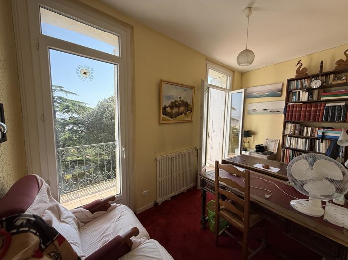 Image No.9-5 Bed House for sale