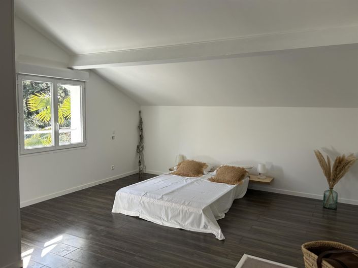 Image No.8-6 Bed House for sale